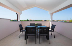 Beautiful Apartment In Valbandom With Wifi